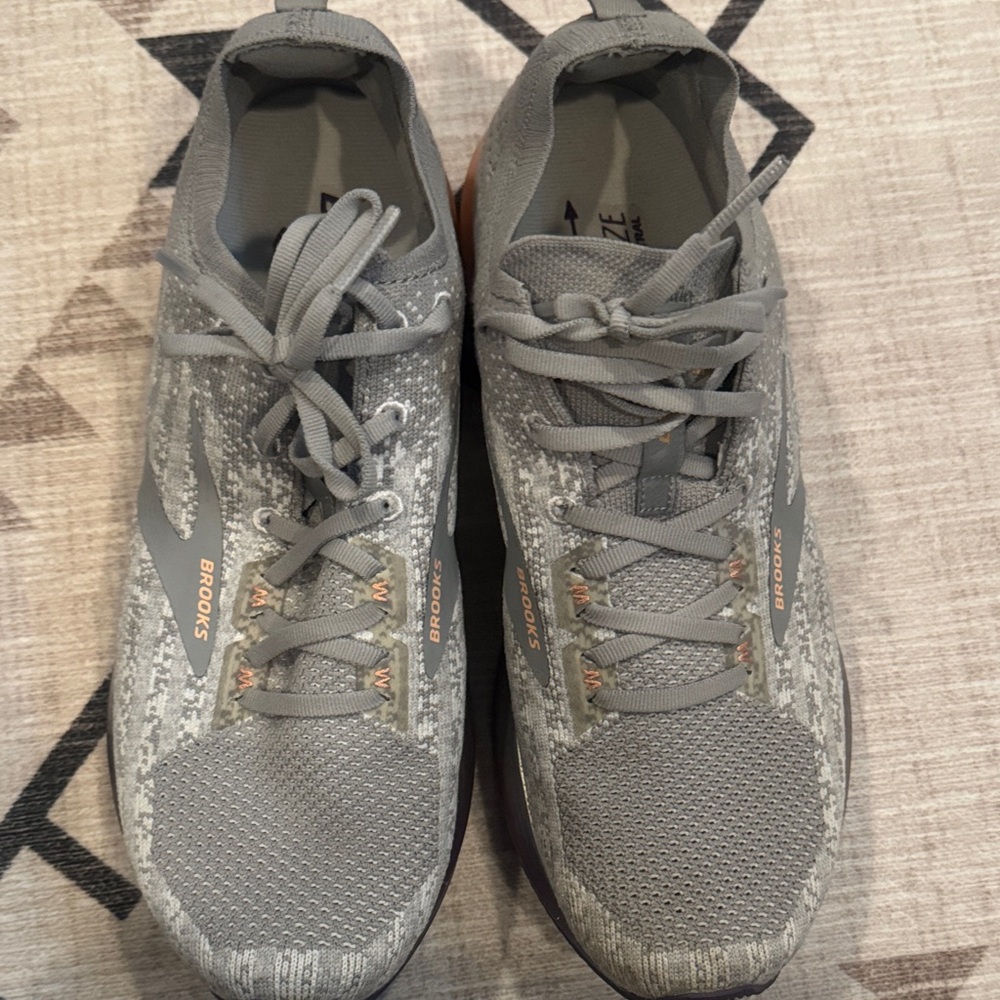 Brooks women’s Athletic Gray Sneakers